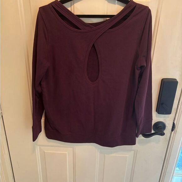 Old Navy Women's Deep Purple Long Sleeve Sweatshirt with Cut Out Back - Picture 4 of 5